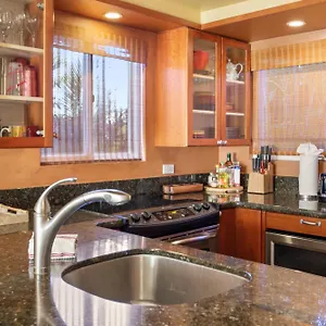 Apartment Orchid Suite, 1 Bedroom, Sleeps 4, Pool & Bbq, Pre-Renovation Summer Sale, Kihei